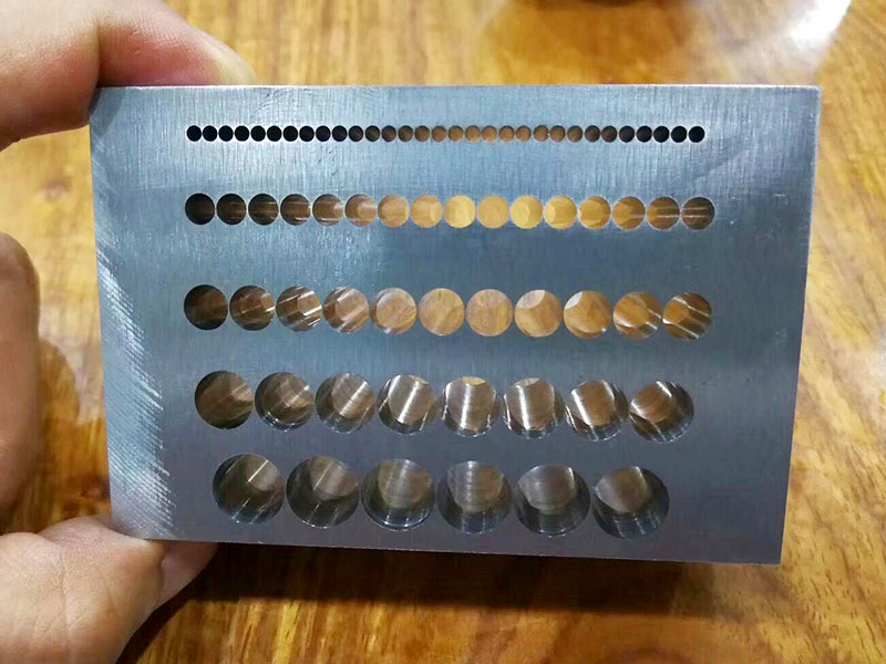 模具鉆深孔y軸坐標(biāo)有沒有負(fù)的？