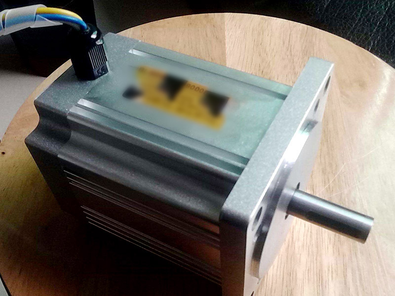 鉆孔機(jī)怎么啟動電機(jī)和變頻器？